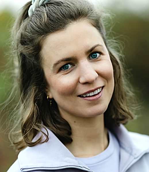 Yogafürdich Lehrerin Laura Hüttemann Yogafürdich Lehrerin Laura Hüttemann