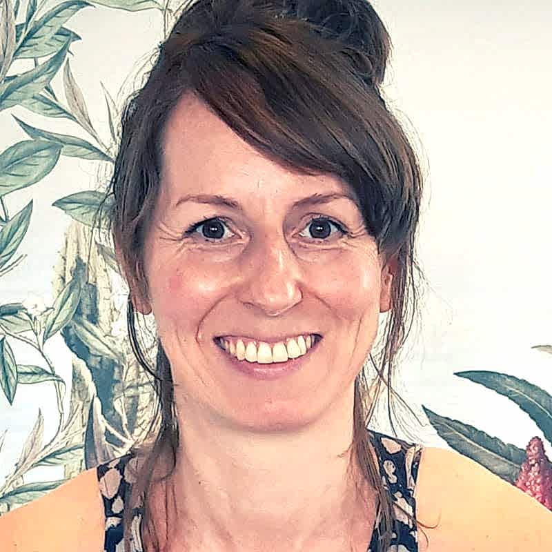 Yogafürdich Lehrerin Manuela Heinze Yogafürdich Lehrerin Manuela Heinze